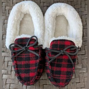 Sonoma Red and Black Plaid Felt Slippers with Faux Fur Size M(7-8)